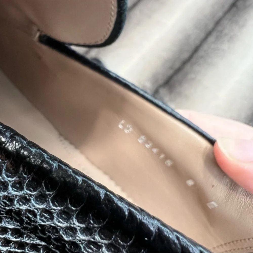 Salvatore Ferragamo Raion Black Leather Gancini Logo Loafers